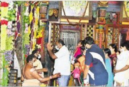 వరలక్ష్మీదేవిగా దుర్గమ్మ దర్శనం