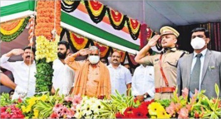 త్రివర్ణ స్ఫూర్తి.. నవరత్నాల దీప్తి