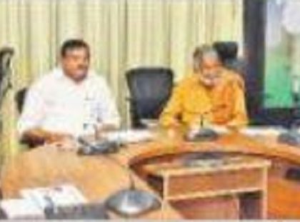 సచివాలయాల్లో ఆధార్, పాన్ కార్డు సేవలు