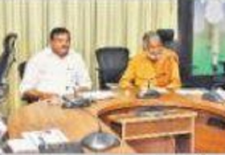 సచివాలయాల్లో ఆధార్, పాన్ కార్డు సేవలు