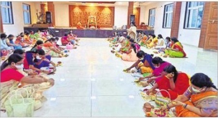 భక్తి, శ్రద్ధలతో వరలక్ష్మీ వ్రతం