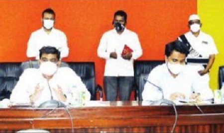 అవార్డు గ్రహీతలను గౌరవించాలి