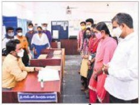 సచివాలయ సిబ్బంది సమయ పాలన పాటించాలి