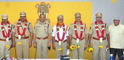 రిటైర్డ్ పోలీస్ అధికారులకు ఆత్మీయ వీడ్కోలు