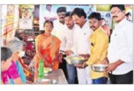 వృద్ధులు, అనాథలను ఆదరించాలి