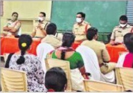 నిబద్ధతతో విధులు నిర్వహించాలి