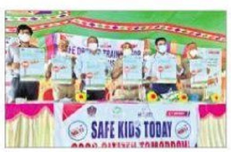 రోడ్డు భద్రతా ప్రమాణాలు పాటించాలి