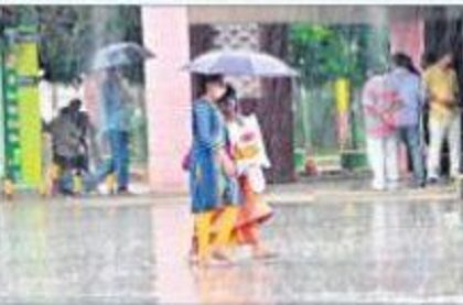 కోస్తాంధ్రకు భారీ వర్ష సూచన