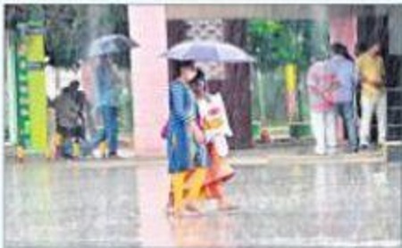 కోస్తాంధ్రకు భారీ వర్ష సూచన
