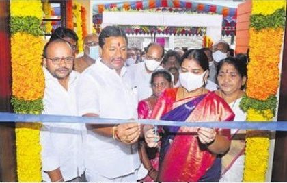 అందుబాటులో ఉంటూ సమస్యల పరిష్కారం