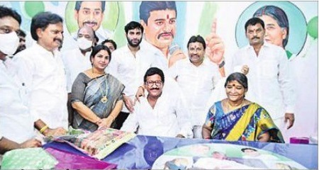 ప్రజా సమస్యల పరిష్కారానికి కృషి