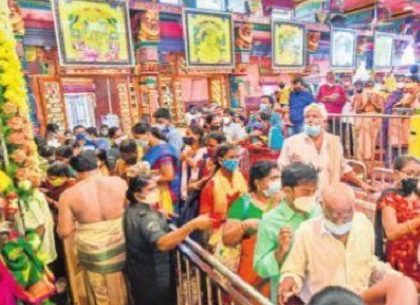 కిటకిటలాడిన ఇంద్రకీలాద్రి