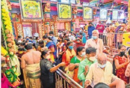 కిటకిటలాడిన ఇంద్రకీలాద్రి