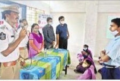 రహదారి భత్రతపై విద్యార్థులకు అవగాహన