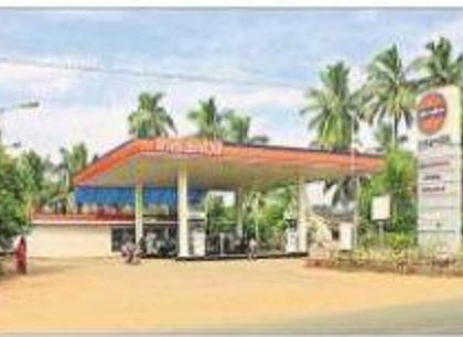 మార్కెట్ యార్డుల్లో పెట్రోల్ బంకులు