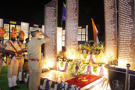 పోలీసు అమరవీరుల కుటుంబాలకు అండగా నిలవాలి
