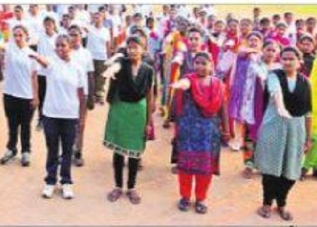 అన్నింటా.. వెన్నంటే