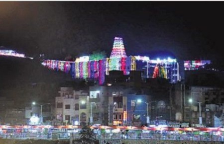 బెజవాడలో పండుగ సందడి