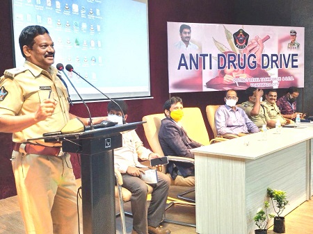 డ్రగ్స్ తో జీవితాన్నినాశనం చేసుకోవద్దు
