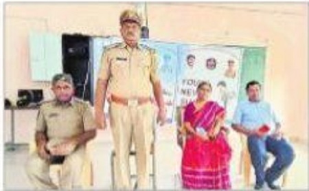 మాదక ద్రవ్యాలకు దూరంగా ఉండాలి