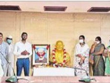 గాంధీ మార్గం అనుసరణీయం