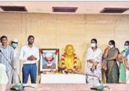 గాంధీ మార్గం అనుసరణీయం