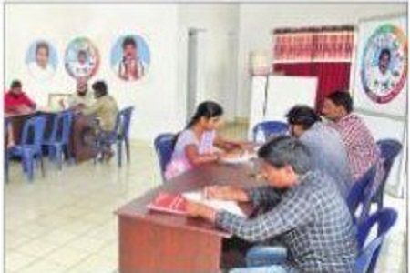 గ్రామ సచివాలయలే.. ఇక కోవిడ్ చికిత్స కేంద్రాలు