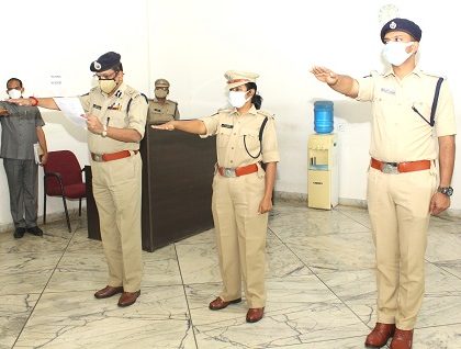 రాజ్యాంగ దినోత్సవ ప్రతిజ్ఞ చేయించిన సీపీ