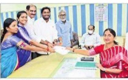 అట్టహాసంగా నామినేషన్లు