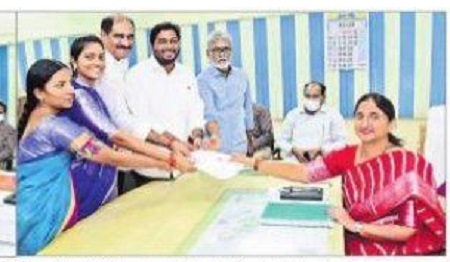 అట్టహాసంగా నామినేషన్లు