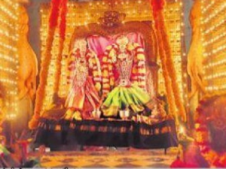 భక్తులతో పోటెత్తిన ఆలయాలు