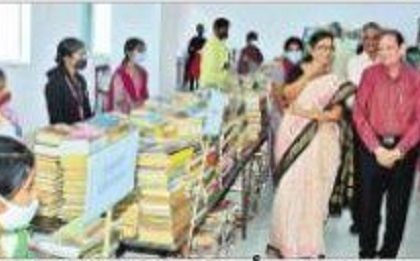 మనిషిని సన్మార్గంలో నడిపేది పుస్తకమే