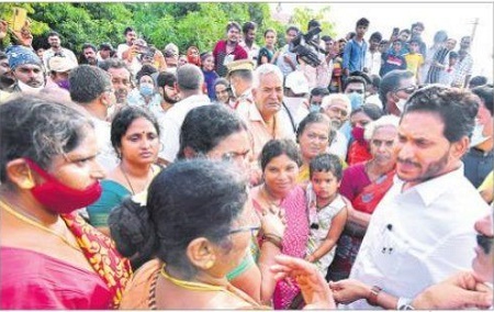 బాధితులకు బాసట