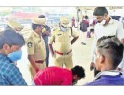 విజయవాడ రైల్వే స్టేషన్ లో  పోలీసుల తనిఖీలు