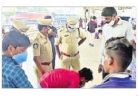 విజయవాడ రైల్వే స్టేషన్ లో  పోలీసుల తనిఖీలు