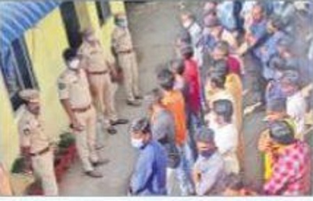 మంచి ప్రవర్తన కలిగి ఉండాలి