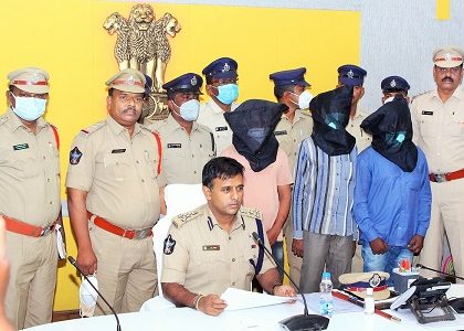 పగలు రెక్కీ.. రాత్రి లూటీ