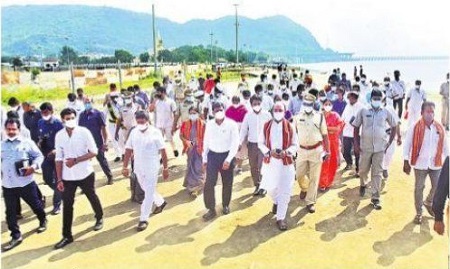 దసరా స్పూర్తితో దీక్షల విరమణ ఉత్సవాలు