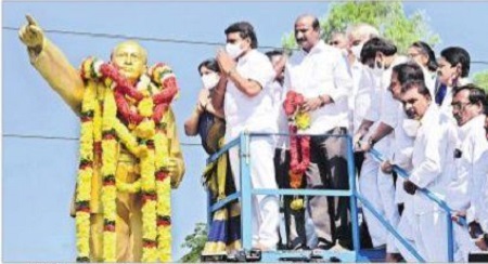 అంబేద్కర్‌కు ఘన నివాళి