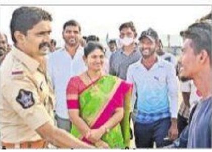 చదువుతోపాటు క్రీడల్లోనూ రాణించాలి