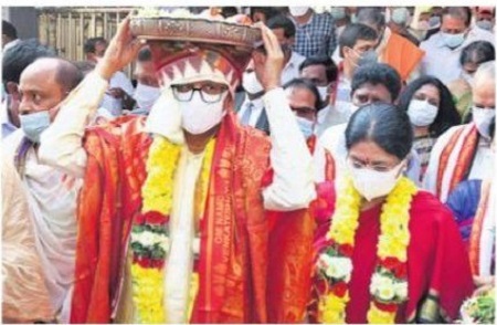 దుర్గమ్మ సన్నిధిలో సీజేఐ దంపతులు