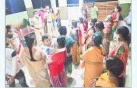 నున్న గ్రామంలో చెడ్డీగ్యాంగ్ ఫోటోల ప్రదర్శన