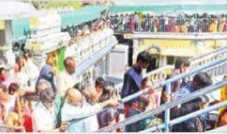 ఇంద్రకీలాద్రికి తరలివచ్చిన భక్తజనం