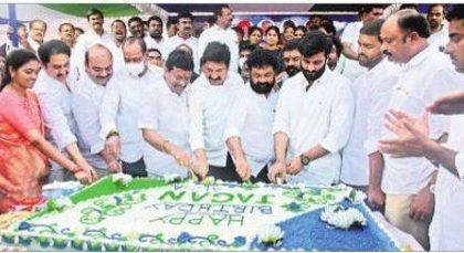 క్రీడా స్ఫూర్తితో యువత ముందుకు సాగాలి