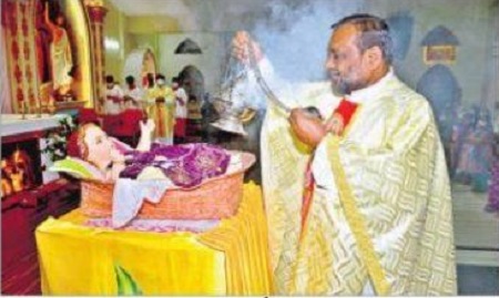 మానవాళి రక్షణ కోసమే క్రీస్తు జననం