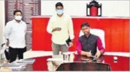 పెండింగ్ అర్జీలను వెంటనే పరిష్కరించాలి