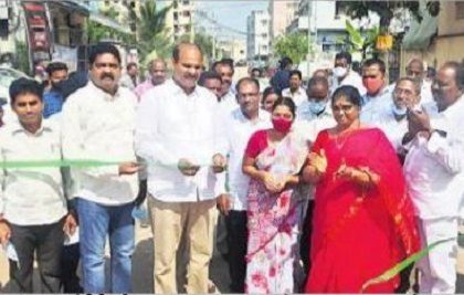 రాజకీయాలకతీతంగా అభివృద్ధి పనులు