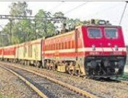 ఎక్కడి రైళ్లు అక్కడే