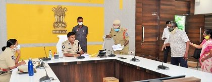 ఉద్యోగాల పేరుతో నగదు వసూలు