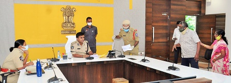 ఉద్యోగాల పేరుతో నగదు వసూలు